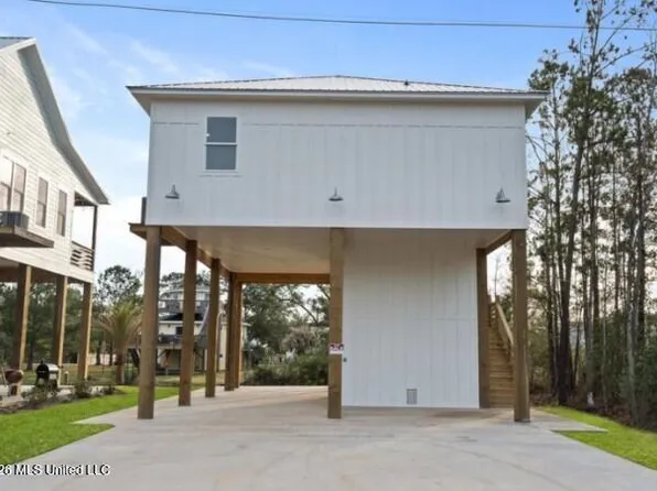 4065 Blue Jay St, Bay Saint Louis, MS 39520