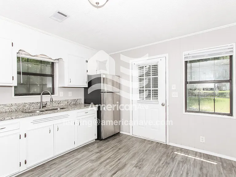 419097_007_kitchen_7.jpg