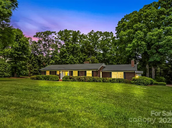 90 Pinewood Rd, Granite Falls, NC 28630