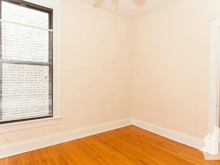 3525 N Wilton Ave #1F — Photo 5