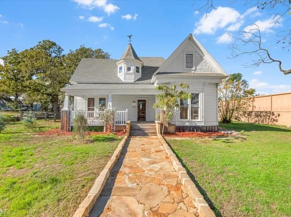 112 S Evans St, Boyd, TX 76023