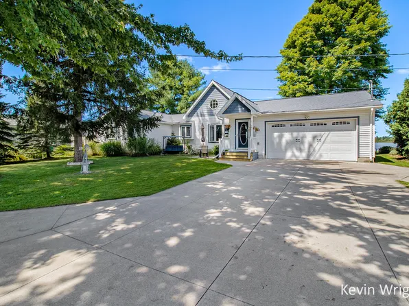 6175 Wallis St, Fremont, MI 49412