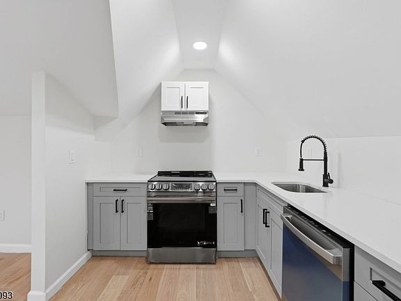 5th image of 82 Grove St Floor 3