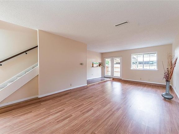 5th image of 2321 Chapel Hill Ln