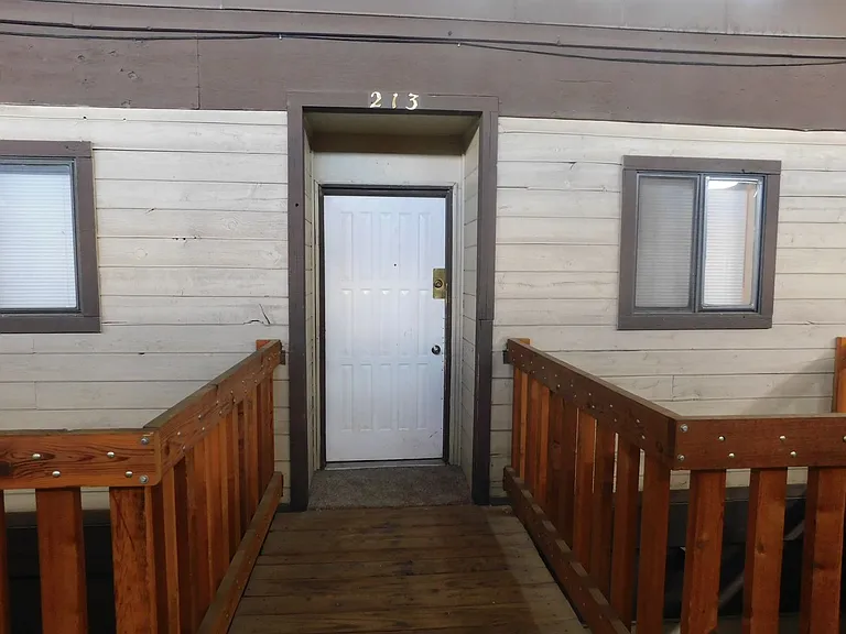 125 Franklin Ave #213 — Photo 3