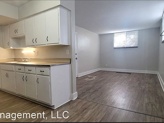 4th image of 127 Scott Ave APT 1