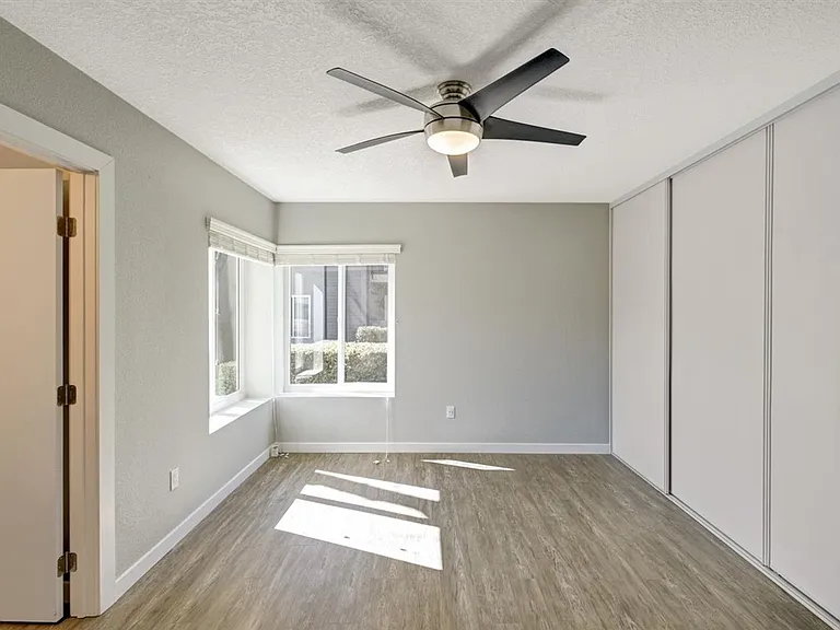 The James Apartments — Photo 21