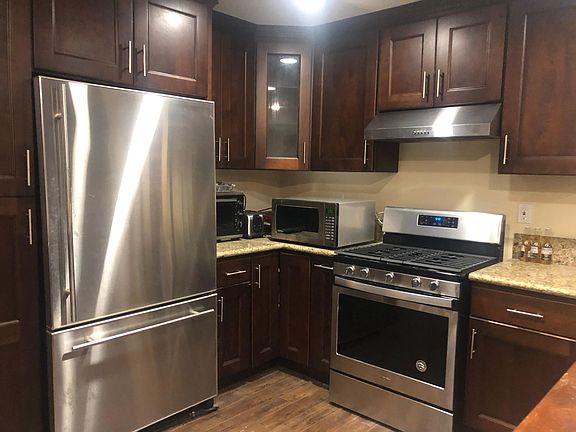 5th image of 752 W Athens Blvd