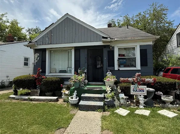 8879 Minock St, Detroit, MI 48228