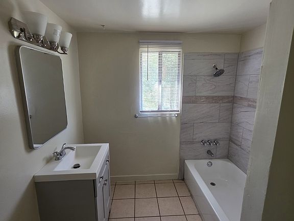 5th image of 1541 W Harbert St