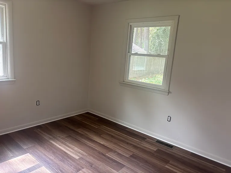 808 Mohawk Ave — Photo 5