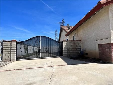 3rd image of 6825 Banyan Ave