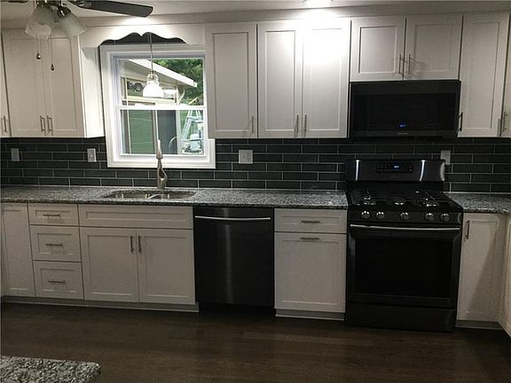 3rd image of 437 Lexington Dr