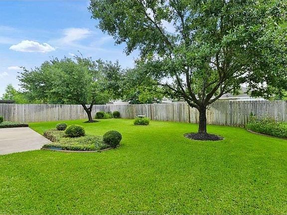 5th image of 1206 Markham Ln