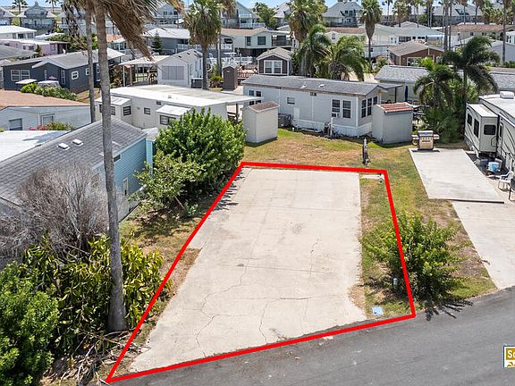 4th image of 751 E Clam Cir
