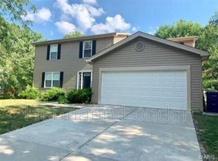 219 Maple Point Dr, Saint Charles, MO