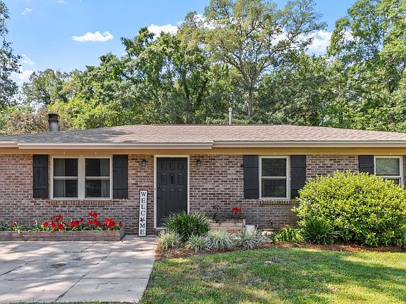 3rd image of 3627 Wood Hill Dr