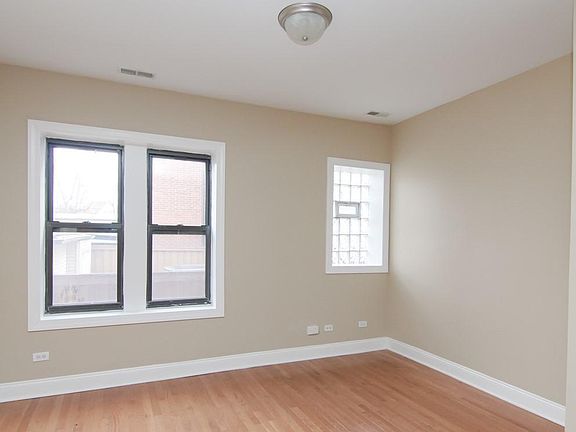 3rd image of 3731 N Elston Ave