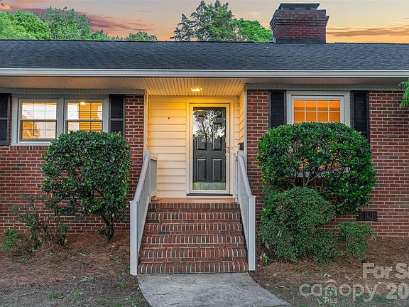 3rd image of 5430 Finsbury Pl