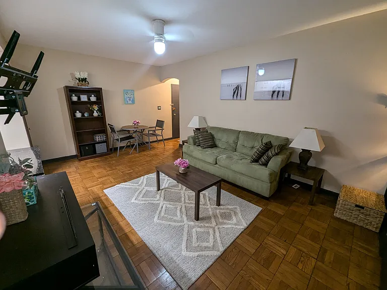 Scott Cir — Photo 3