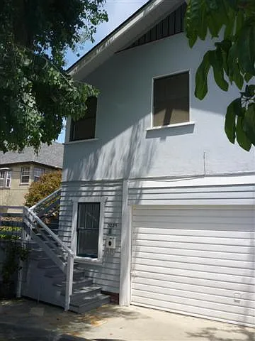Large 1 bedroom over garage.