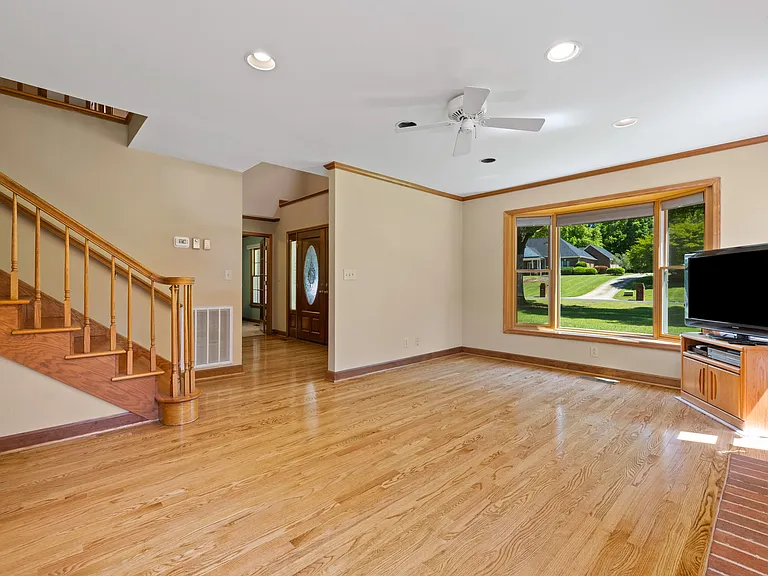 3010 Eaker Dr — Photo 10