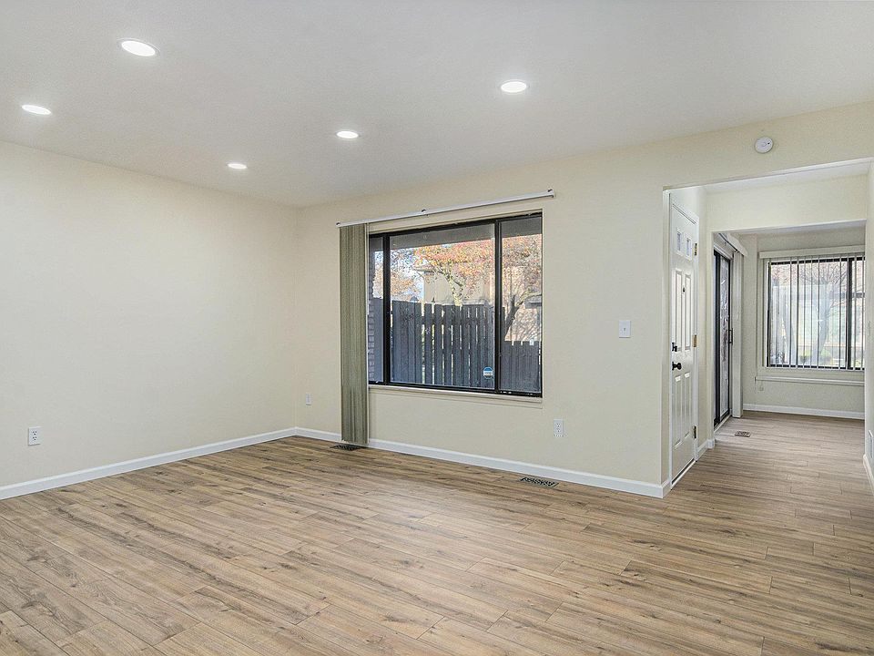 37313 Clubhouse Dr, Sterling Heights, MI 48312 | Zillow