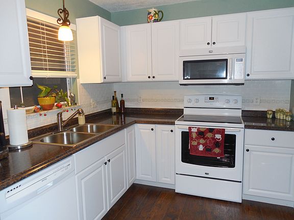 4th image of 195 SE Fallon Dr