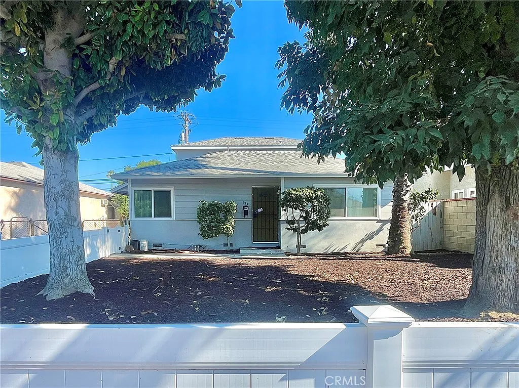 2 bed, 696 sqft, $2,750 — Photo 1