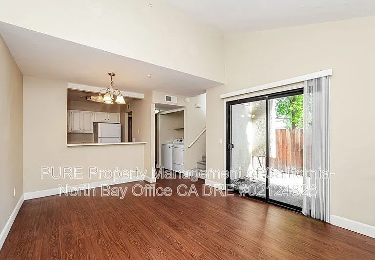42 Redwood Ct — Photo 5