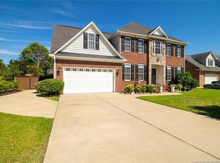 3907 Hunting Path Dr, Hope Mills, NC 28348