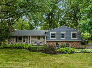 3767 Peabody Dr, Bloomfield Hills, MI 48301