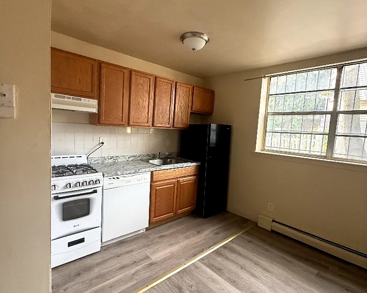 75 E Park St #8A — Photo 1