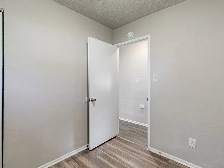 2106 Wood St — Photo 12