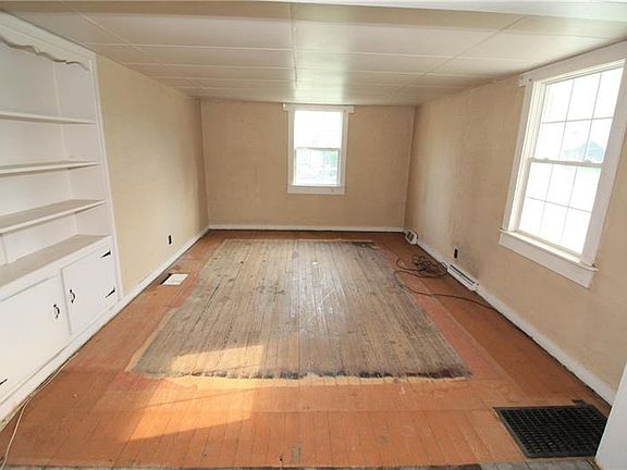3rd image of 2411 4th St