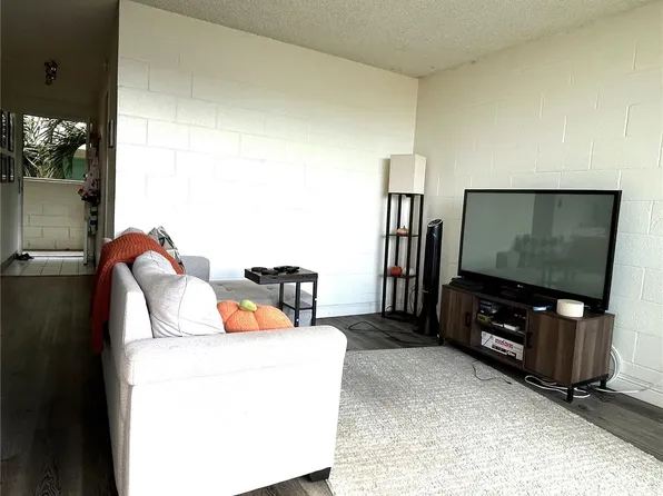 1555 Pohaku St APT A309, Honolulu, HI 96817