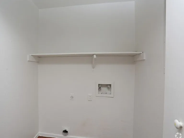 Ashford Creek Apartments — Photo 60