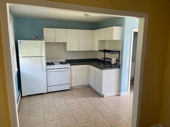 3rd image of 271 Greenville Ave #3