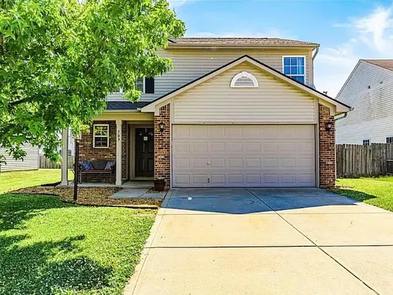 305 Bent Stream Ln — Photo 1