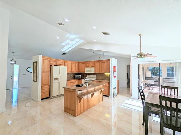 2nd image of 9411 Laurel Green Dr