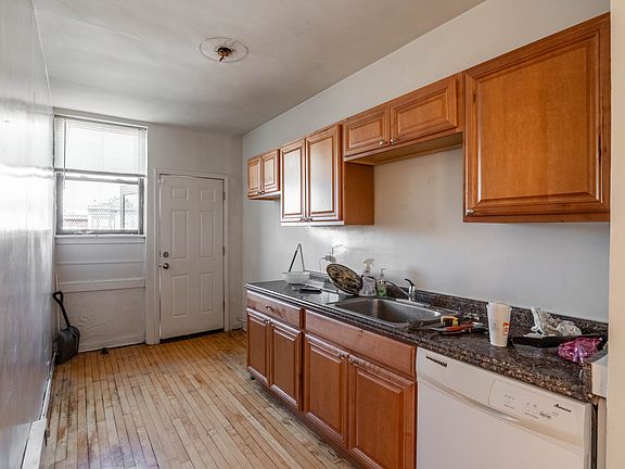 4th image of 638 W Roscoe St #3N