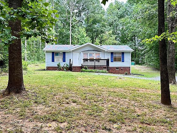 4th image of 225 Crescent Heights Dr