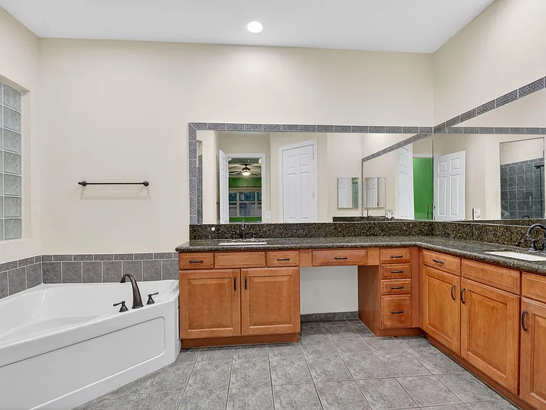 10247 Isle Wynd Ct — Photo 41