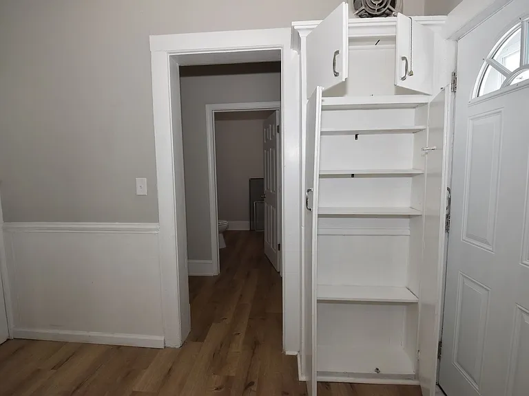 913 E Washington St — Photo 15