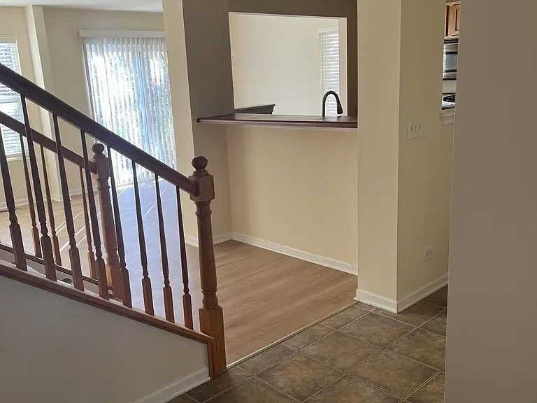 2441 Stoughton Cir — Photo 5