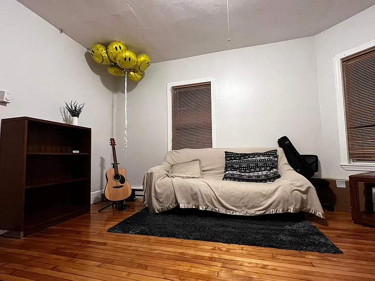 71 Maywood St — Photo 3
