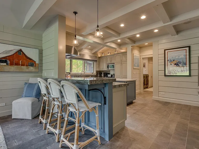 7675 Lahontan Dr — Photo 10