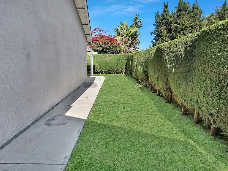 518 N Carousel Pl — Photo 4