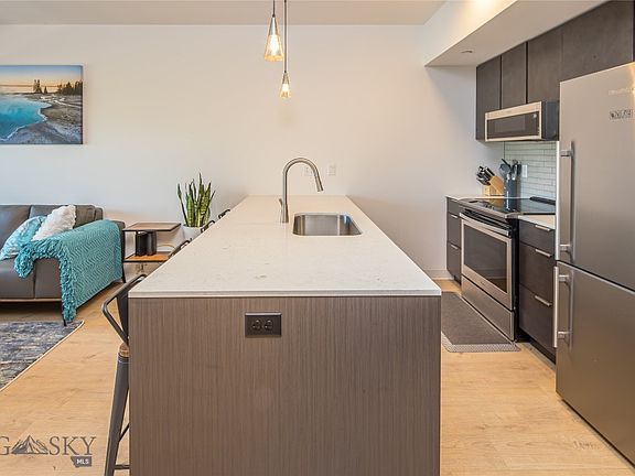 4th image of 718 W Babcock St Unit 302