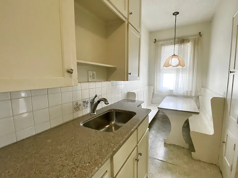 1103 W 22nd St #A — Photo 8